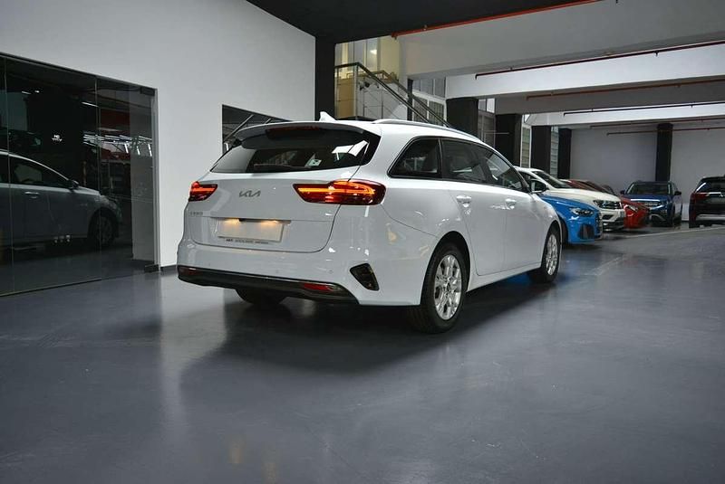 Usado Kia Ceed 120 CV (88 kW) 2023 Blanco Utilitario