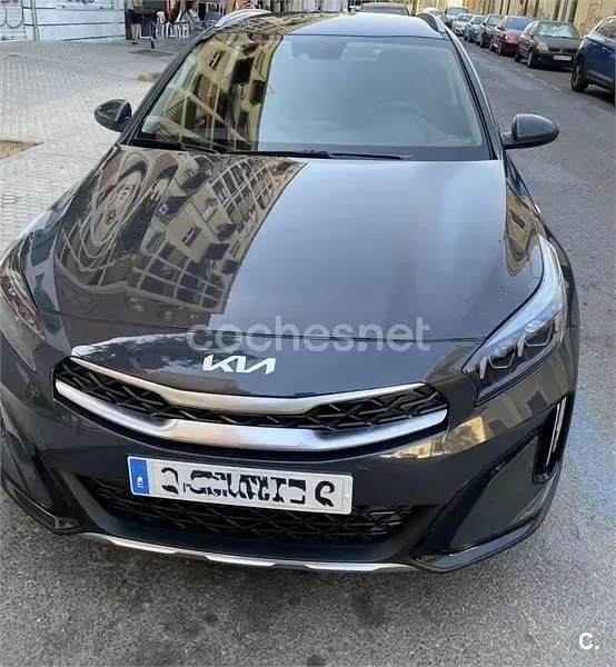 Usado Kia XCeed 120 CV (88 kW) 2023 Gris / plata SUV