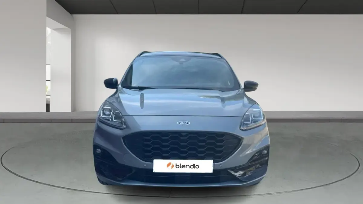 Usado Ford Kuga ST-Line X 190 CV (139 kW) 2023 Plata solar (metalizado) SUV