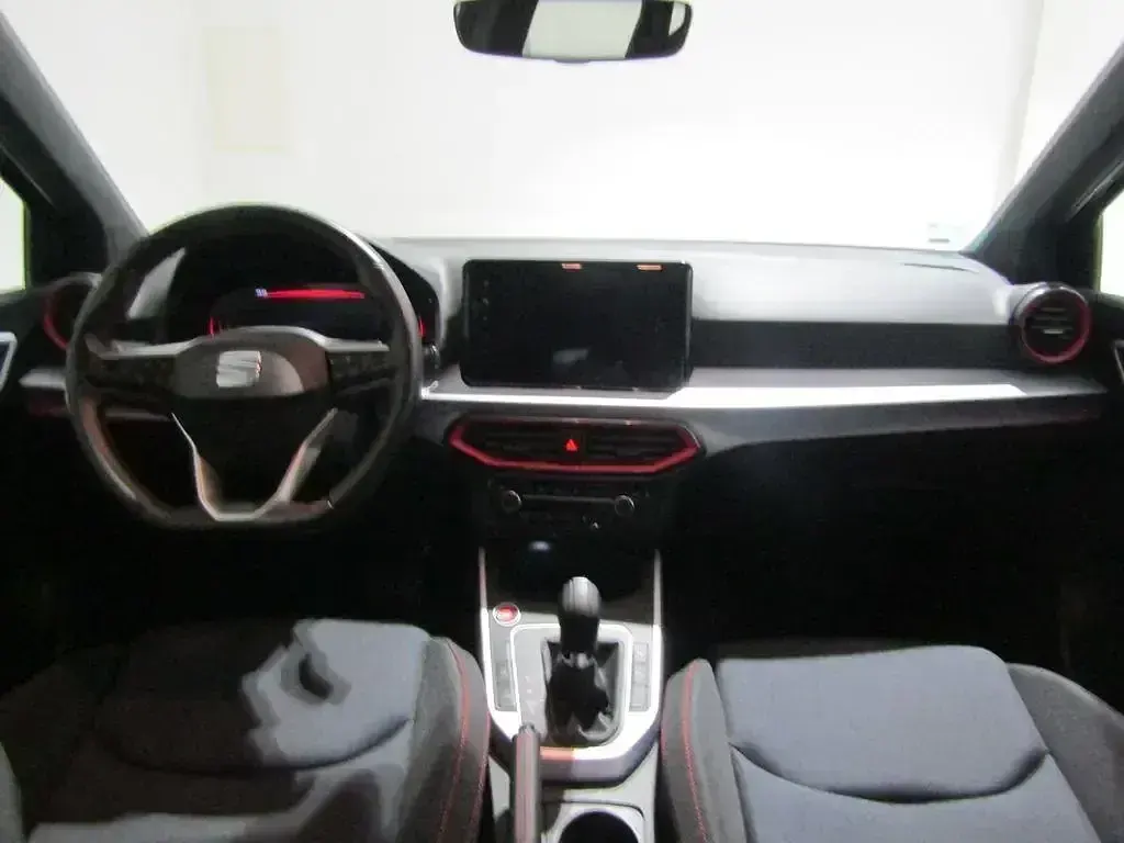 Usado Seat Arona FR 116 CV (85 kW) 2024 Negro SUV