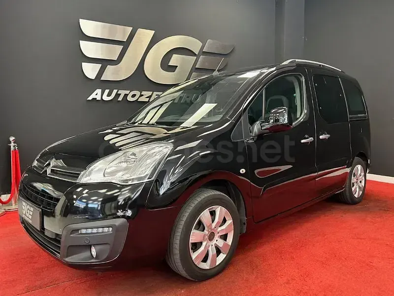 Usado Citroën Berlingo Feel 120 CV (88 kW) 2016 Negro Monovolumen