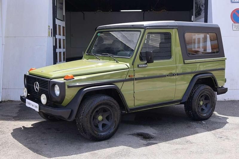 Usado Mercedes 240 72 CV (52 kW) 1979 Verde SUV