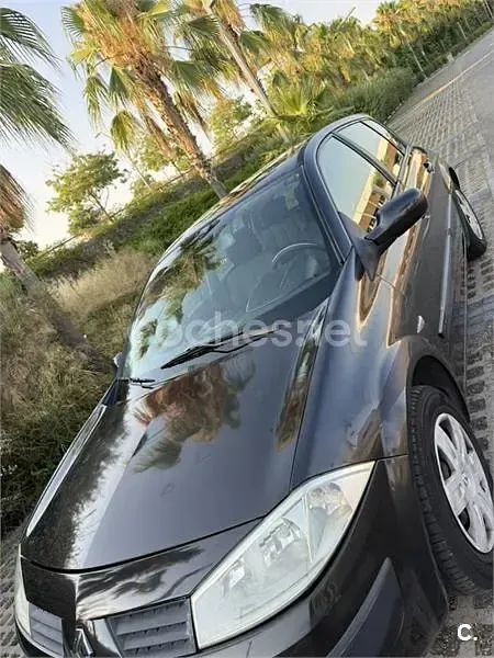 Usado Renault Mégane Dynamique 98 CV (72 kW) 2004 Negro Berlina