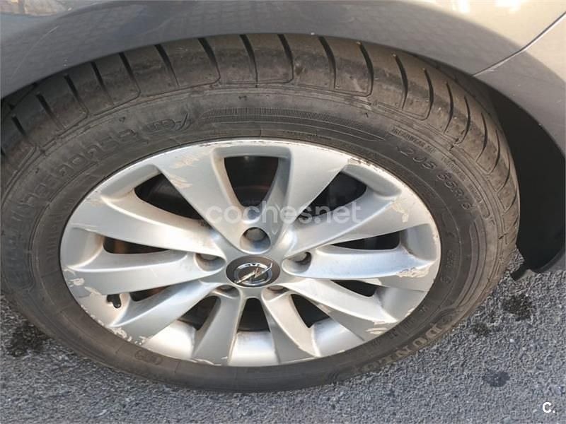 Usado Opel Meriva Excellence 140 CV (102 kW) 2017 Gris / plata Monovolumen