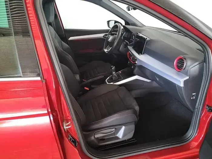 Usado Seat Arona FR 115 CV (84 kW) 2025 Rojo SUV