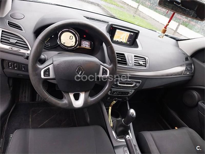 Usado Renault Mégane Dynamique 110 CV (80 kW) 2012 Gris / plata Berlina