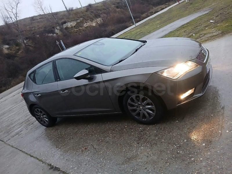 Usado Seat Leon Style 110 CV (80 kW) 2016 Gris / plata Berlina