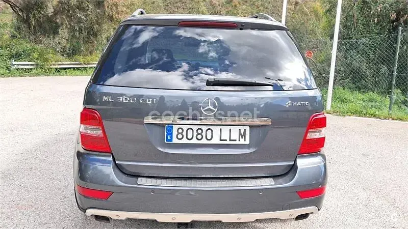 Usado Mercedes ML300 190 CV (139 kW) 2010 Gris / plata SUV