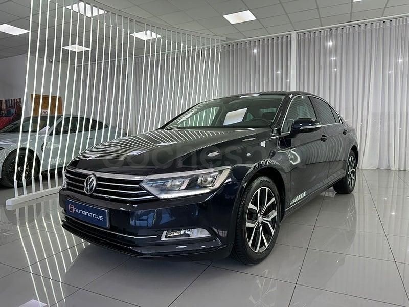 Usado VW Passat Advance 120 CV (88 kW) 2017 Negro Berlina