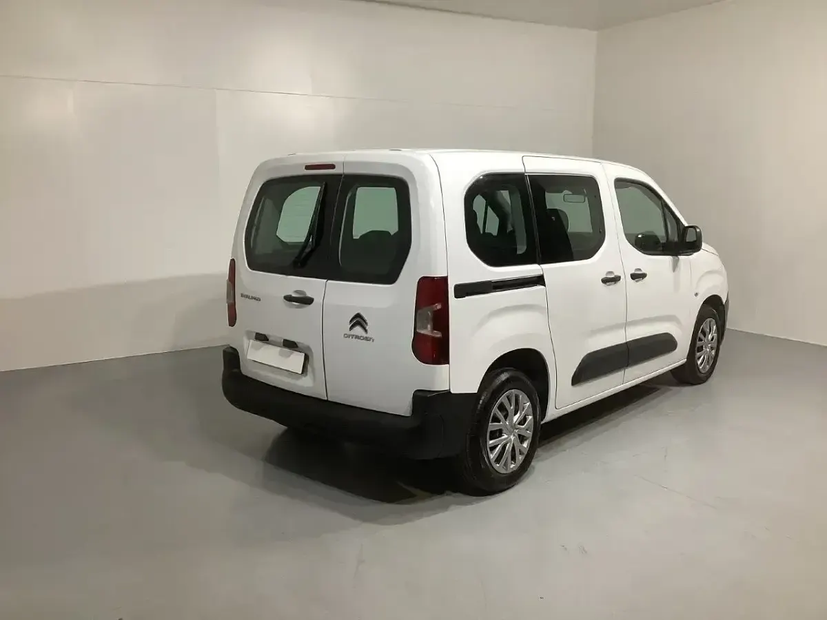 Usado Citroën Berlingo Live 102 CV (75 kW) 2022 Blanco Monovolumen
