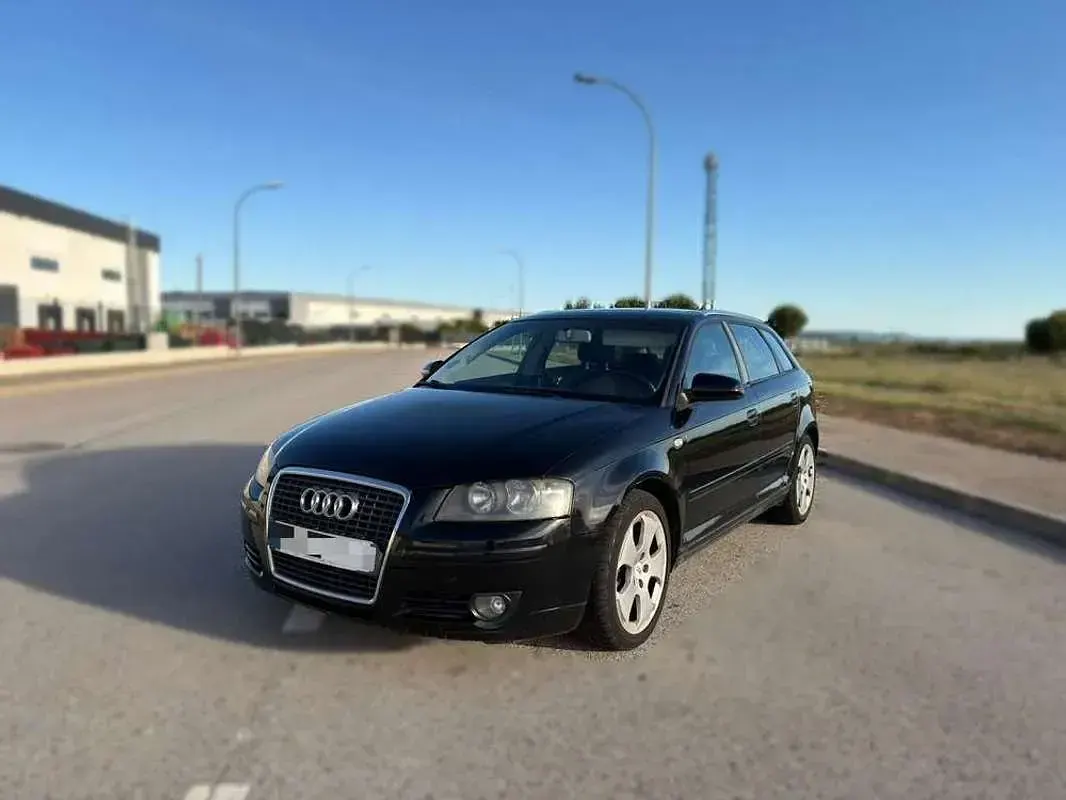 Usado Audi A3 Sportback Ambiente 140 CV (102 kW) 2005 Negro Utilitario