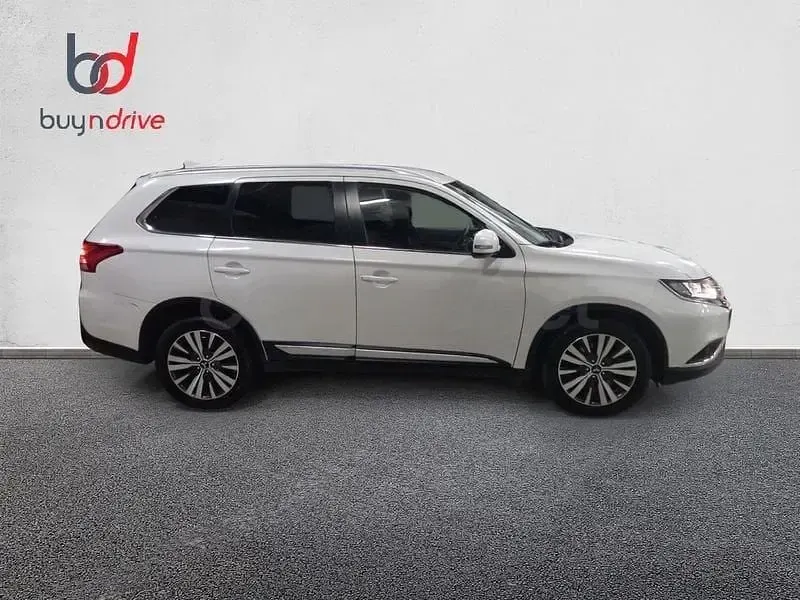 Usado Mitsubishi Outlander Motion 150 CV (110 kW) 2019 Blanco SUV