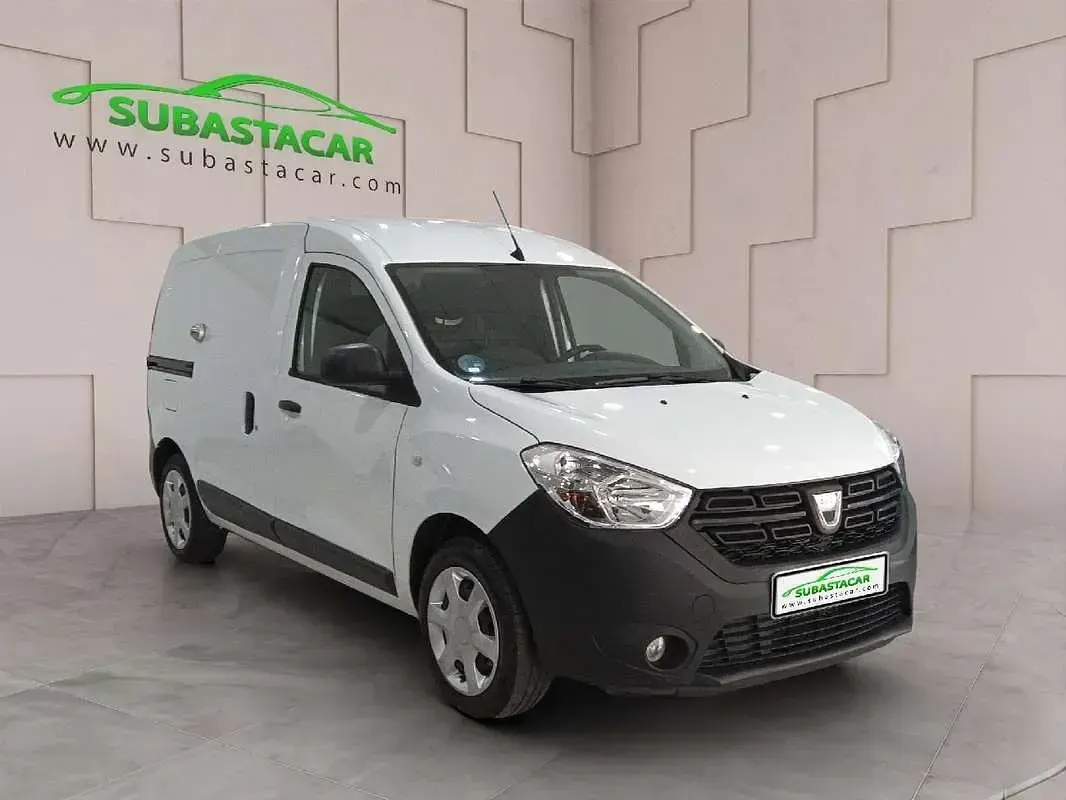 Usado Dacia Dokker Essentiel 102 CV (75 kW) 2021 Blanco Monovolumen