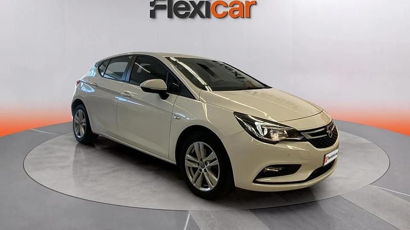 Blanco Usado 2019 Opel Astra Selective Berlina | 11.390 € (Precio justo) - Imagen 1/4