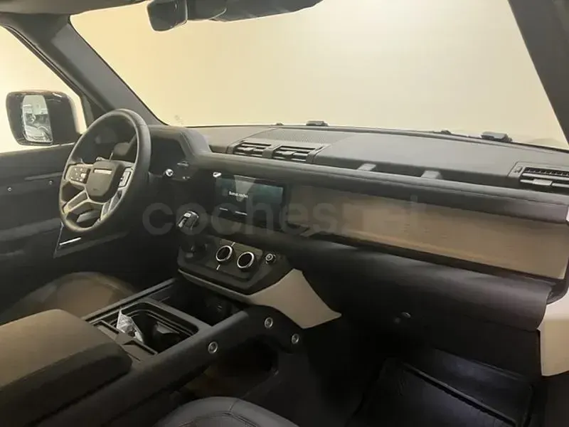 Usado Land Rover Defender SE 249 CV (183 kW) 2024 Negro SUV