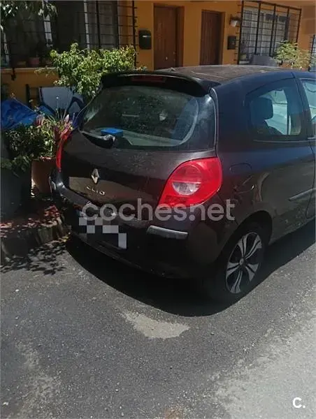 Usado Renault Clio II 75 CV (55 kW) 2010 Negro Berlina