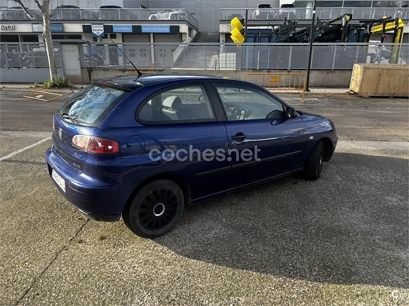 Usado Seat Ibiza Stella 75 CV (55 kW) 2004 Azul Utilitario