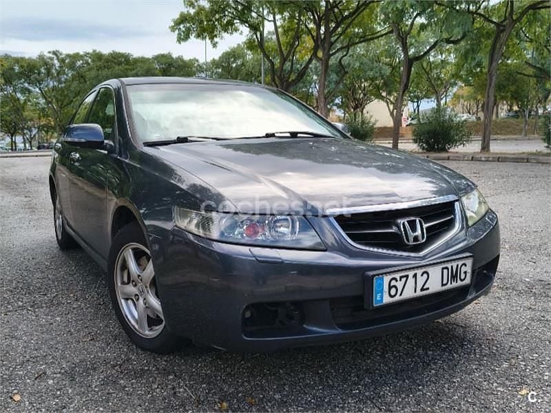 Usado Honda Accord Executive 140 CV (102 kW) 2005 Gris / plata Berlina