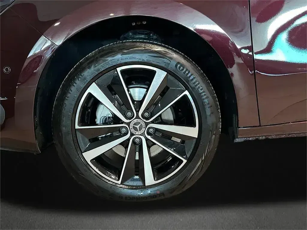 Usado Mercedes EQT200 89 kW (122 CV) 2023 Rojo Monovolumen