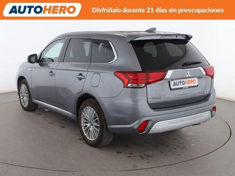 Usado Mitsubishi Outlander P-HEV Motion 224 CV (164 kW) 2018 Gris SUV