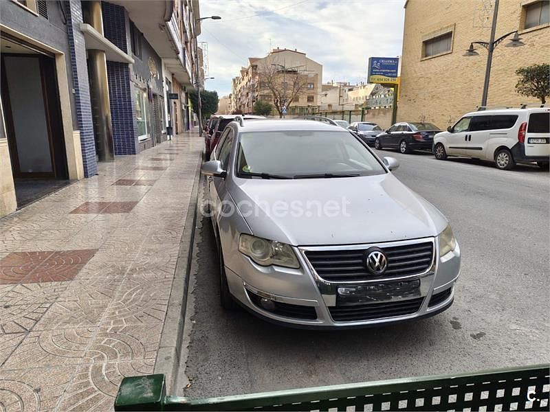 Usado VW Passat Advance 140 CV (102 kW) 2005 Gris / plata Familiar