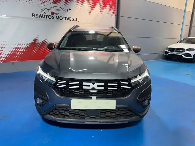 Usado Dacia Jogger Extreme 140 CV (102 kW) 2024 Gris / plata Monovolumen