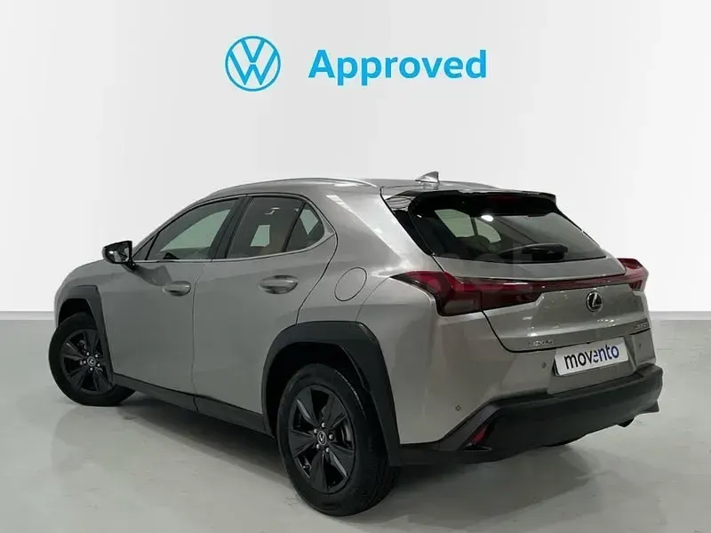 Usado Lexus UX Executive Line 184 CV (135 kW) 2023 Gris / plata SUV