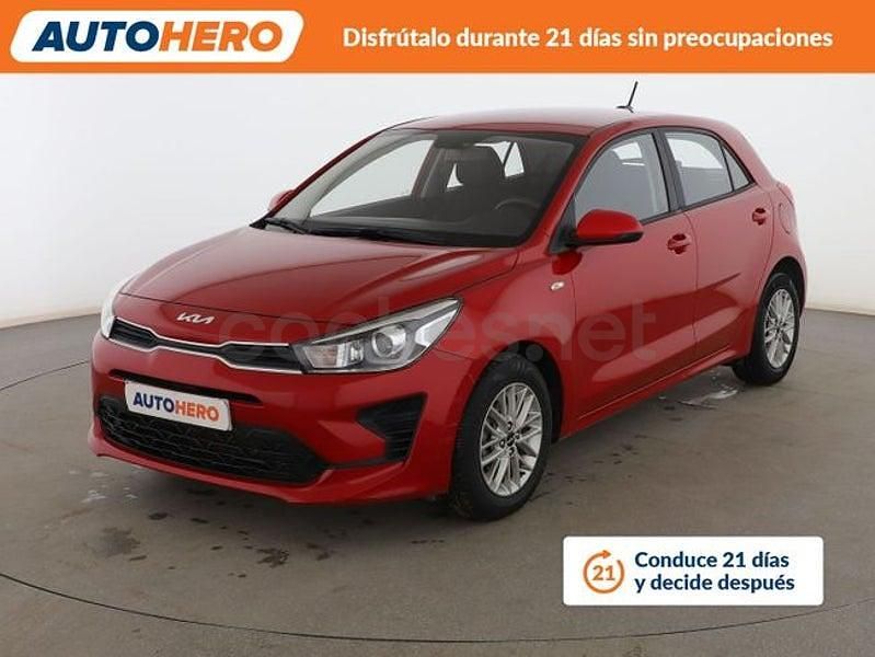 Usado Kia Rio 84 CV (61 kW) 2021 Rojo Berlina