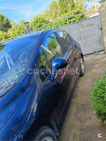 Usado Peugeot 308 120 CV (88 kW) 2008 Azul Berlina
