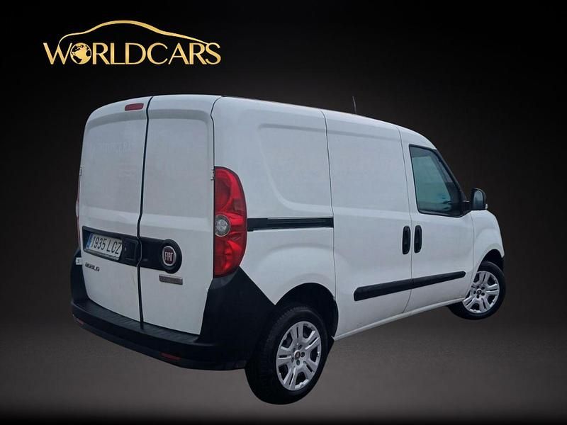 Usado Fiat Doblò 95 CV (69 kW) 2019 Blanco Monovolumen