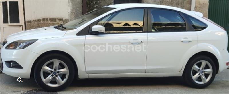 Usado Ford Focus Trend 109 CV (80 kW) 2010 Blanco Berlina