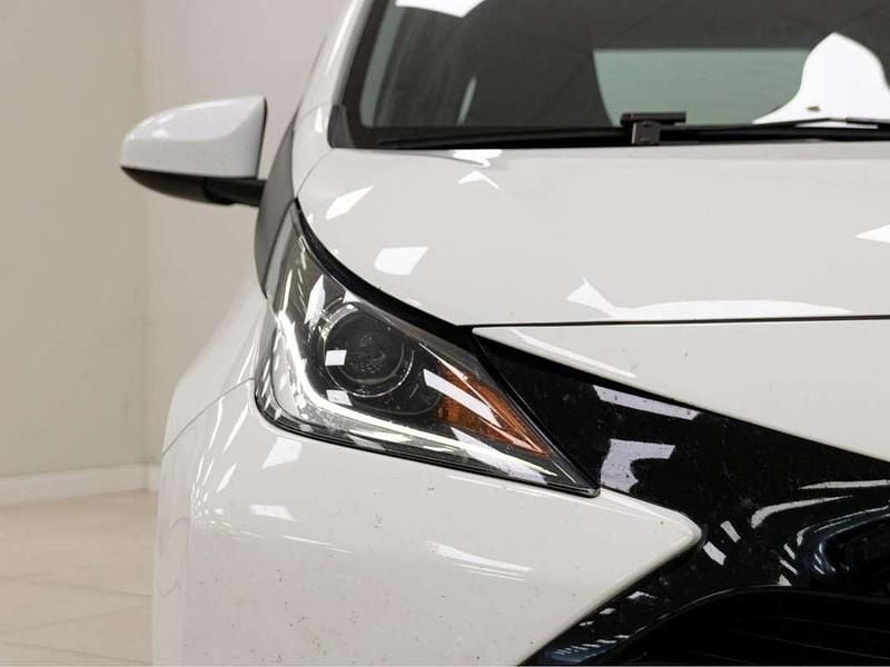 Usado Toyota Aygo X-play 72 CV (52 kW) 2018 Blanco Utilitario