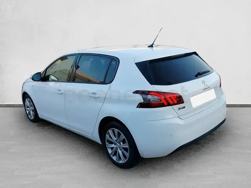 Usado Peugeot 308 Style 100 CV (73 kW) 2019 Blanco Berlina