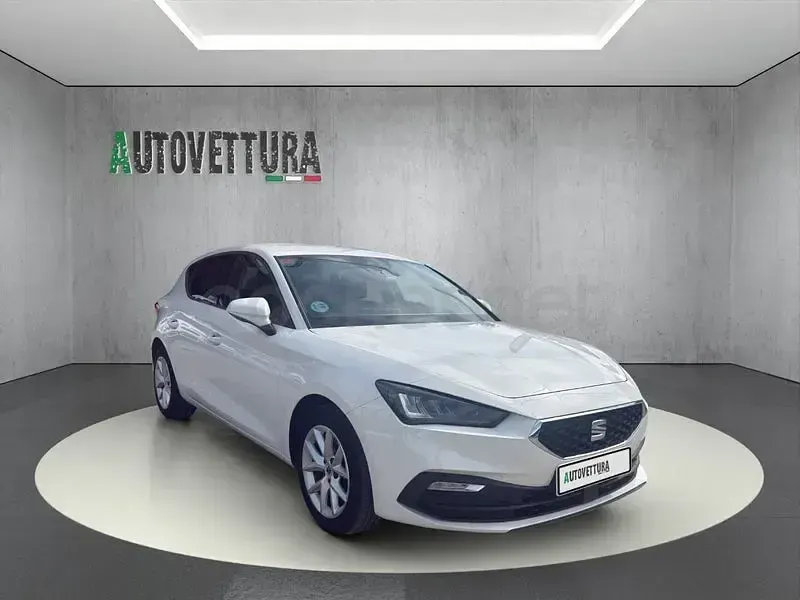 Usado Seat Leon Style 115 CV (84 kW) 2021 Blanco Berlina