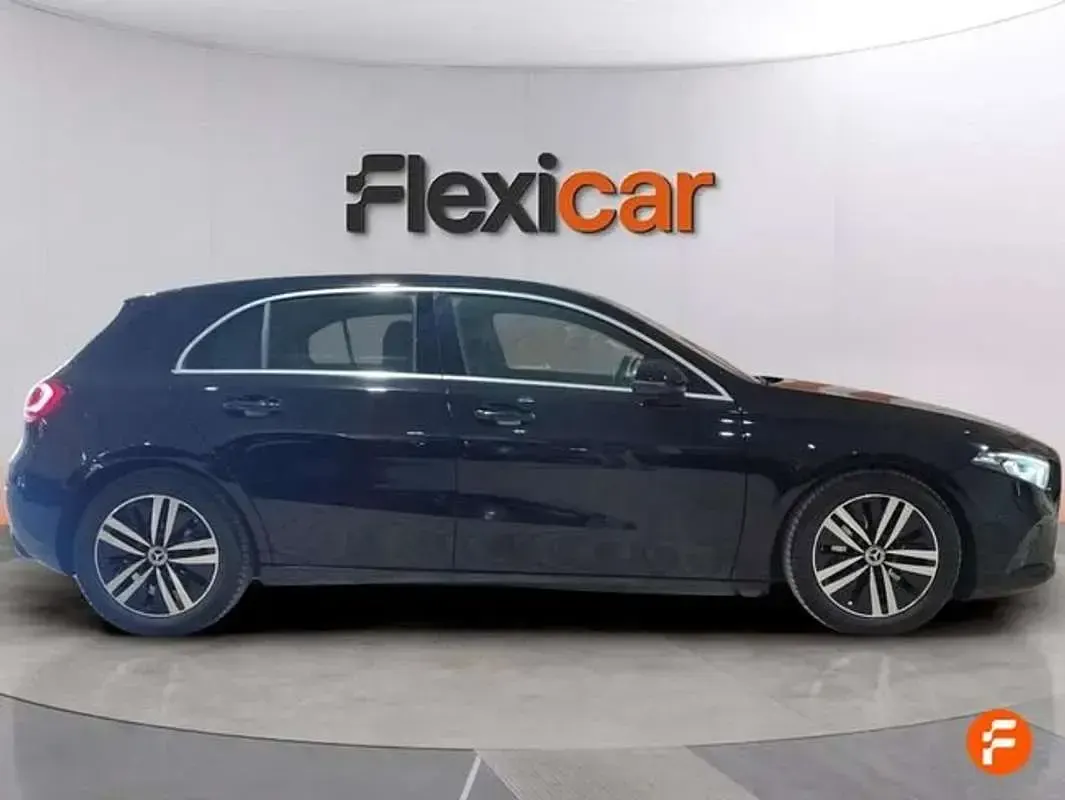 Usado Mercedes A180 109 CV (80 kW) 2022 Negro Utilitario