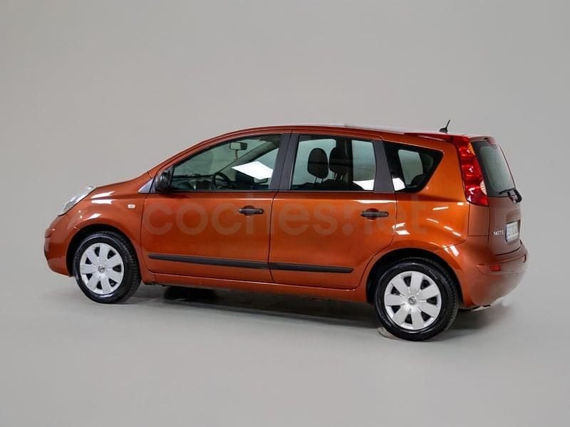 Usado Nissan Note Acenta 88 CV (64 kW) 2008 Granate Utilitario