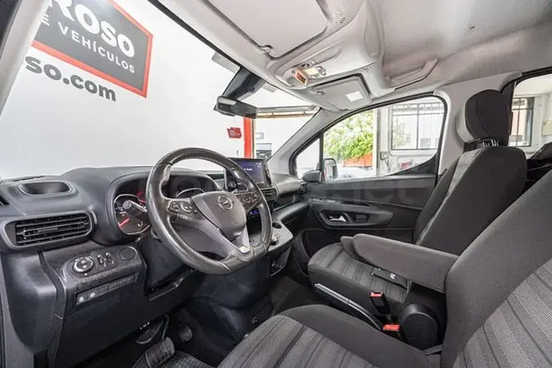 Usado Opel Combo 130 CV (95 kW) 2023 Gris / plata Monovolumen