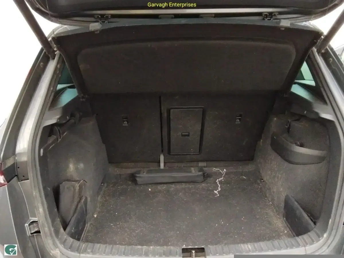 Usado Skoda Karoq SportLine 150 CV (110 kW) 2023 Gris/plata SUV