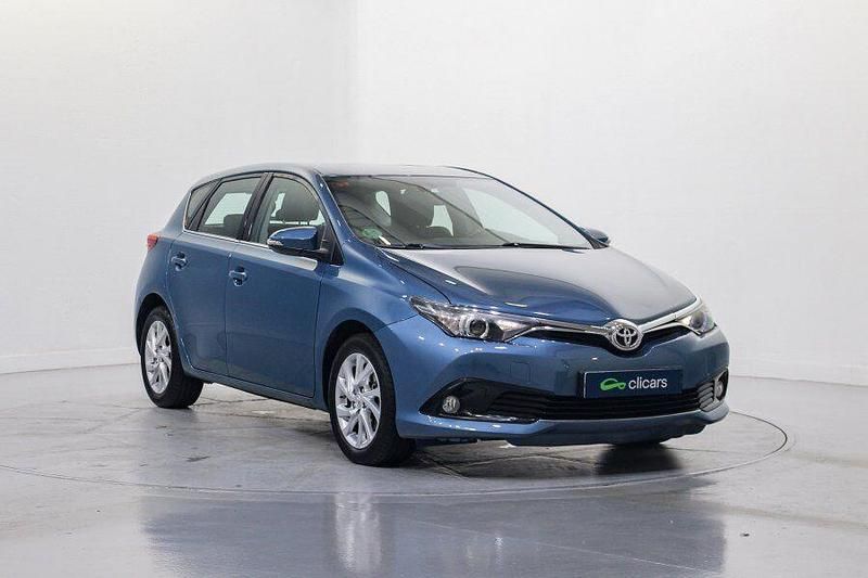 Usado Toyota Auris Active 116 CV (85 kW) 2017 Azul Berlina