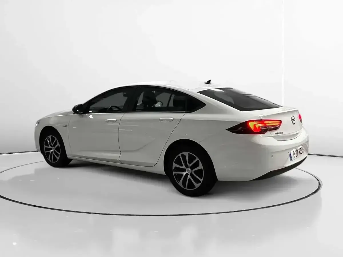 Usado Opel Insignia Edition 122 CV (89 kW) 2022 Blanco Berlina