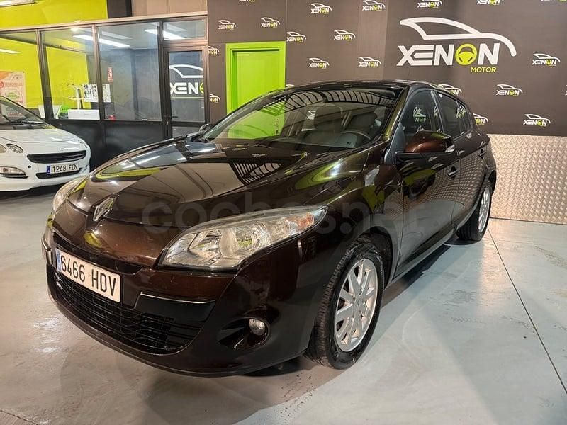 Usado Renault Mégane Authentique 100 CV (73 kW) 2011 Marrón Berlina