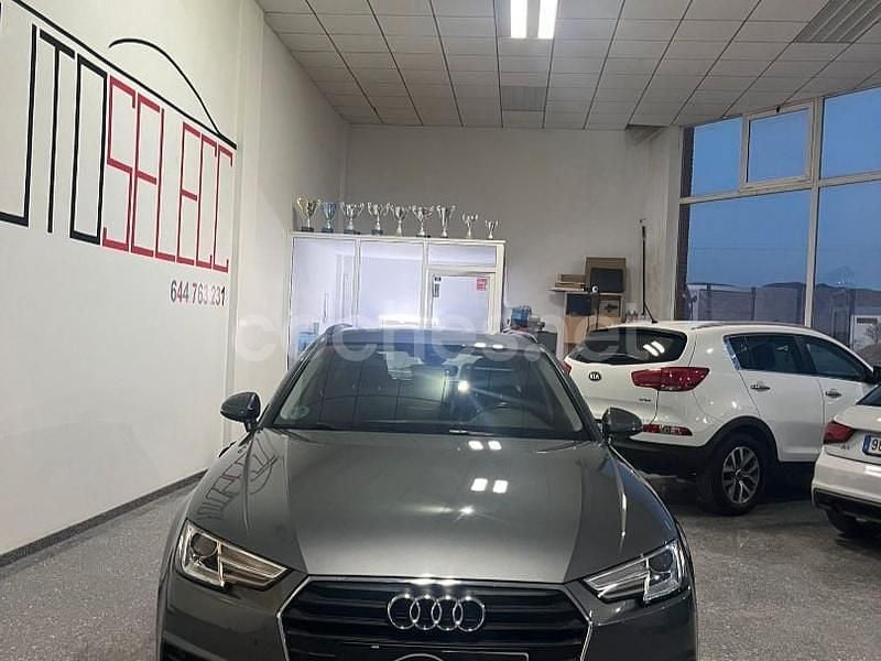 Usado Audi A4 Advanced Plus 190 CV (139 kW) 2019 Gris / plata Familiar