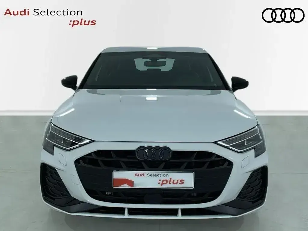Nieuw Audi A3 Ambiente 204 PK (150 kW) 2025 Wit Sedan