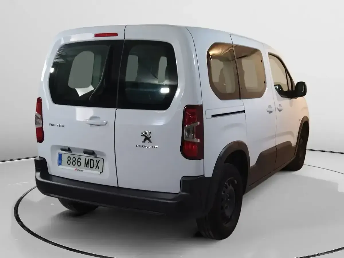 Usado Peugeot Rifter Business-Line 100 CV (73 kW) 2023 Blanco Monovolumen