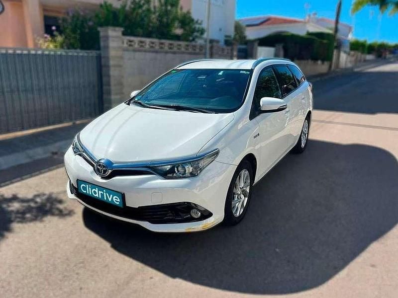 Usado Toyota Auris Hybrid Active 99 CV (72 kW) 2017 Blanco Familiar