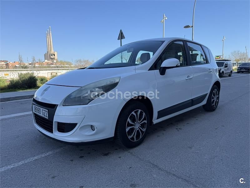 Usado Renault Scénic III 105 CV (77 kW) 2010 Blanco Monovolumen