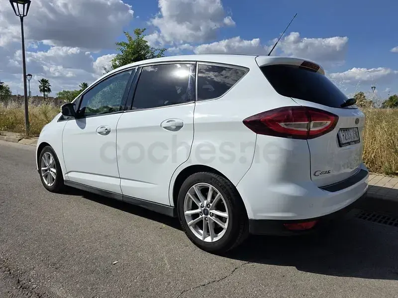Usado Ford C-MAX Trend 120 CV (88 kW) 2016 Blanco Monovolumen