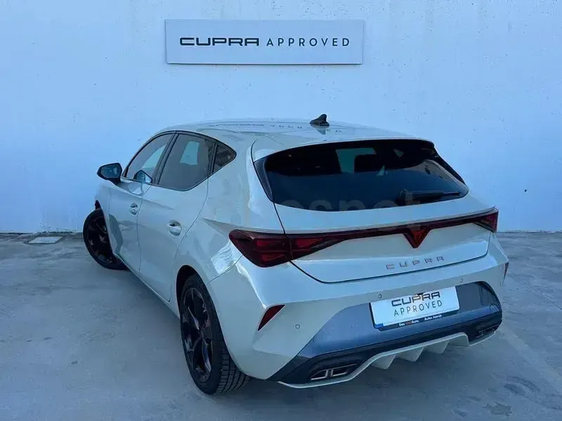 Usado Cupra Leon 150 CV (110 kW) 2024 Gris / plata Berlina