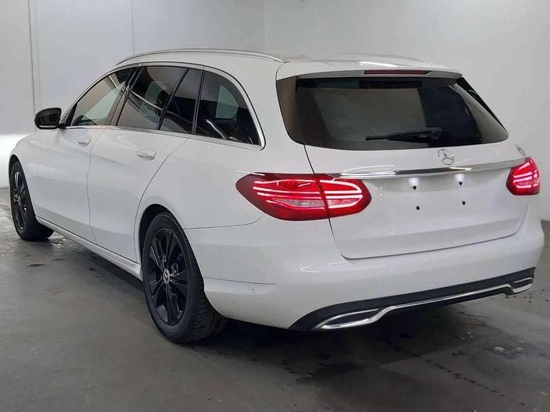 Usado Mercedes C180 156 CV (114 kW) 2017 Blanco Familiar
