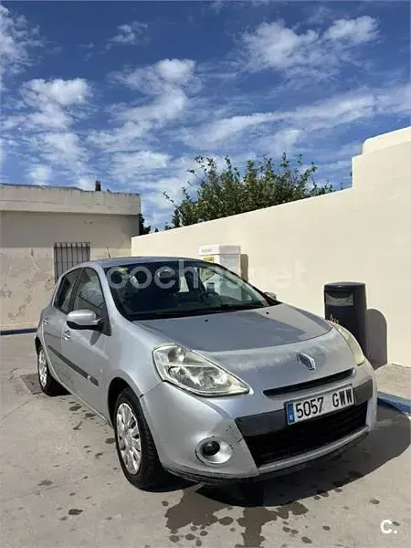 Usado Renault Clio II Expression 68 CV (50 kW) 2010 Gris / plata Berlina